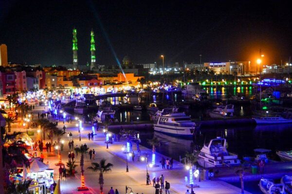 Nächtliche Stadtrundfahrt durch Hurghada – Private Tour