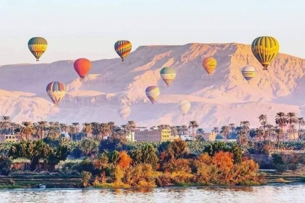 🏨🎈Luxor Tagesausflug mit Heißluftballonfahrt & Hotelübernachtung